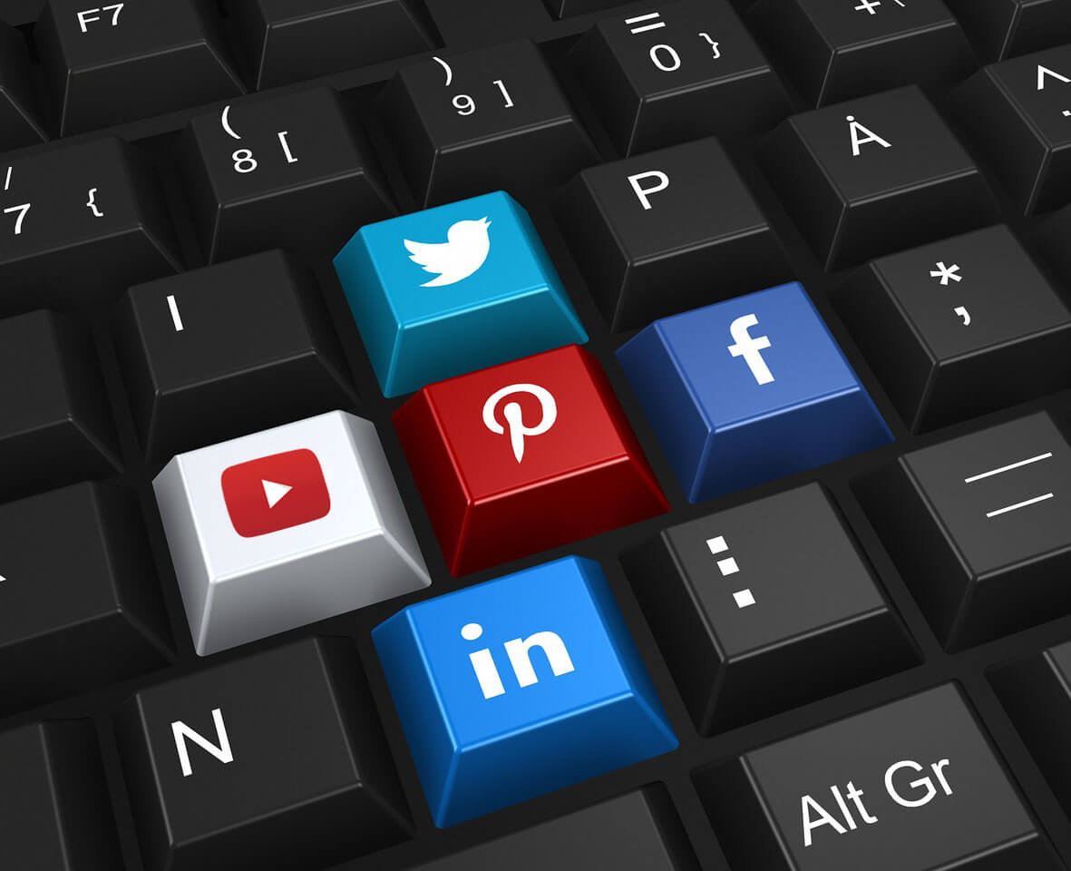 Teclado com teclas de logos de midias sociais